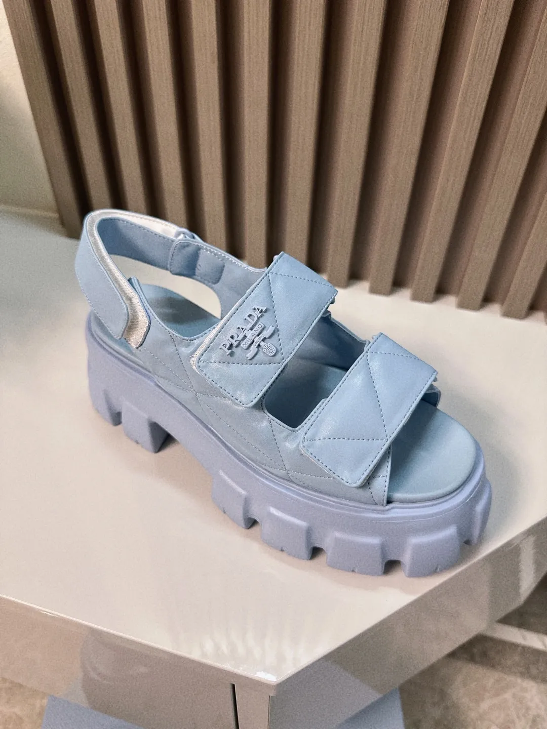 👟👟Ex-factory price 560👟👟 Prada New sandal series for summer Thick-soled sandals This is a must-have for summer. It feels soft and delicate on the feet and is extremely comfortable. You can mix it with you at will. Original molded midsole. Original foaming technology tooth outsole, size 35-41.